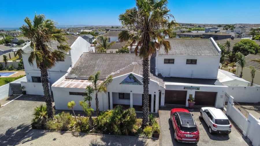 8 Bedroom Property for Sale in Country Club Western Cape